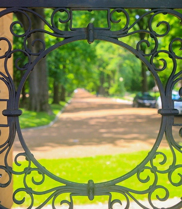 8 BENEFITS OF LIVING IN A GATED COMMUNITY