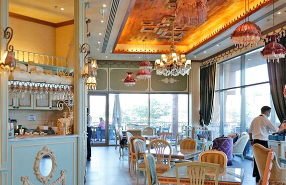 Restaurants near the Residences Tower